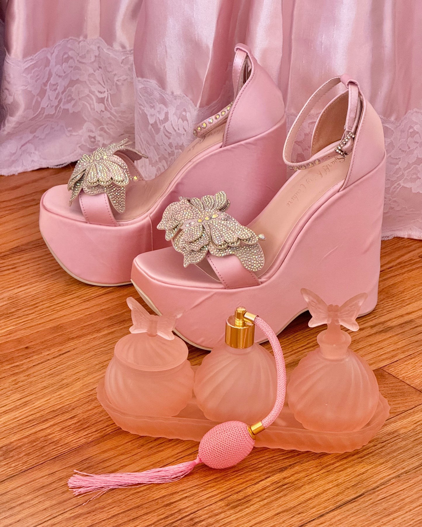 Vintage Pink Butterfly Perfume Set