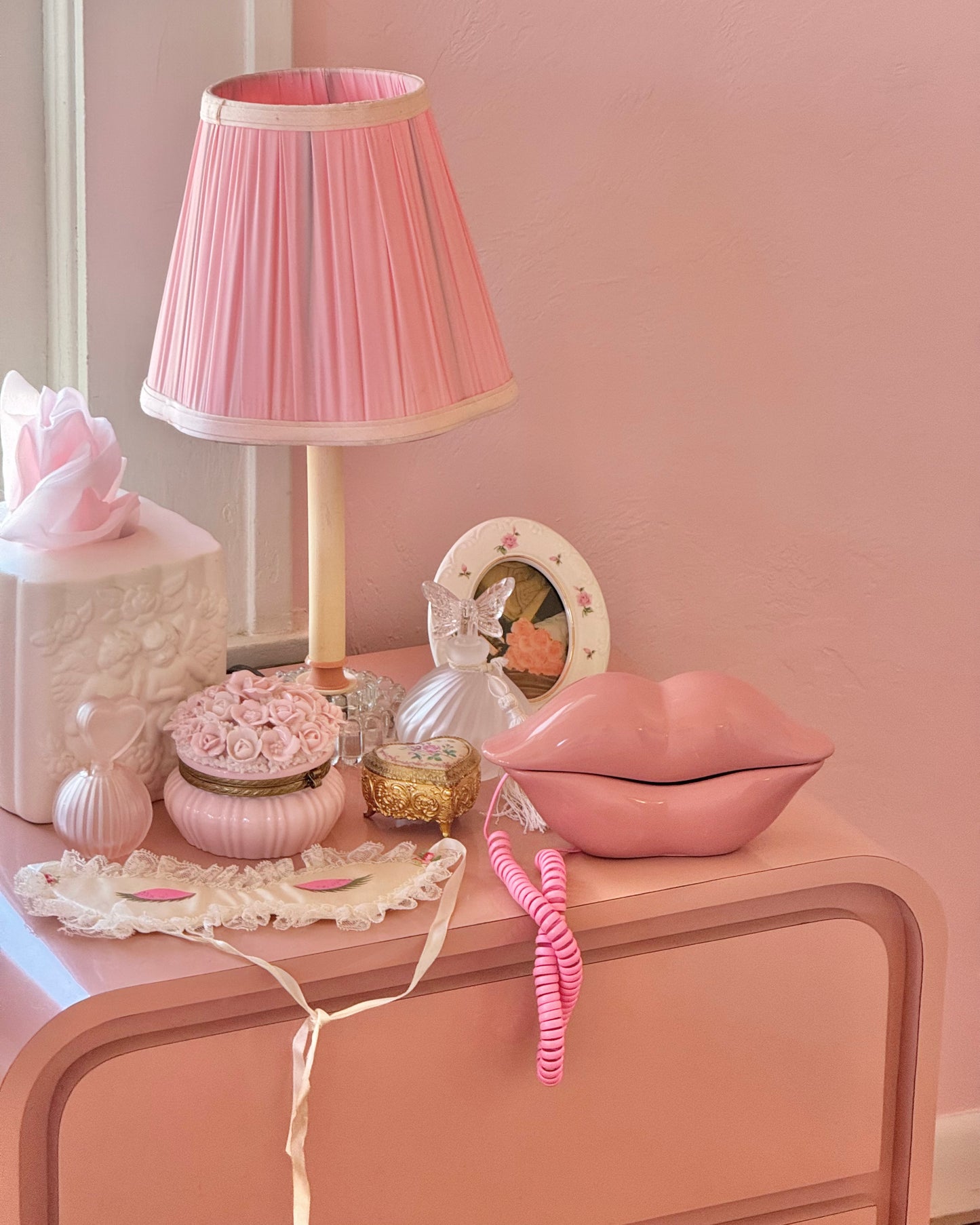 Vintage Pink Lips Phone